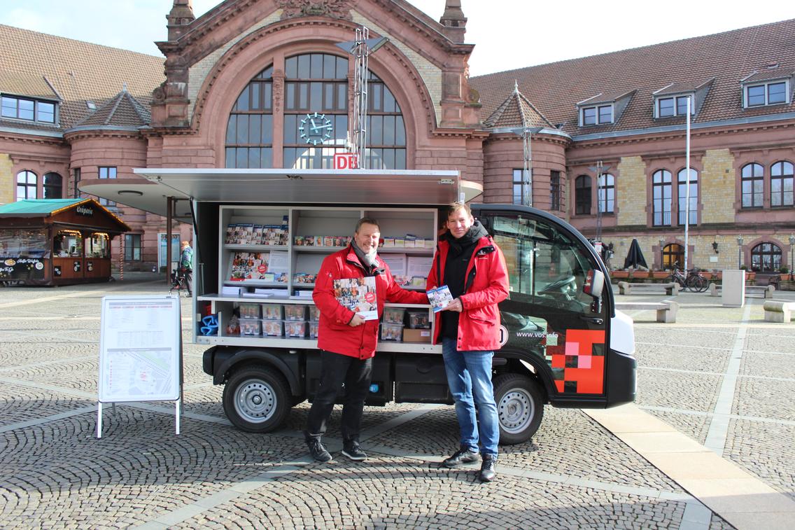 Infomobil der Mobilitätsberater der VOS am Hauptbahnhof Osnabrück